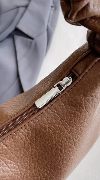 52feb66eb4db4de7a6a00d17938d0f5a-Max