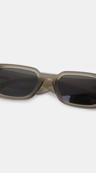 3e60d9fe-9129-4fad-8880-6f678f9d8201-Max