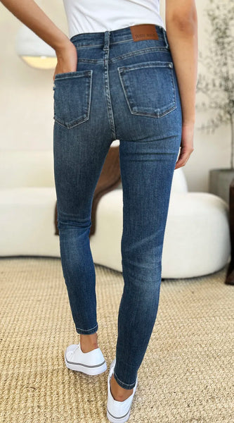 a6190abf-03cd-42d9-aec4-6b6dc67e21bf-Max