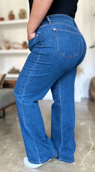 b4a86be2-8001-4079-b9e2-8f06f1b2912e-Max