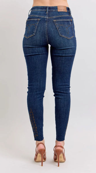 db93d7ae-be6e-418a-957a-f3c5e4d3b2a3-Max